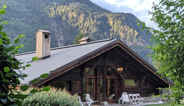 COMFY AND BEAUTIFUL AUTHENTIC CHALET