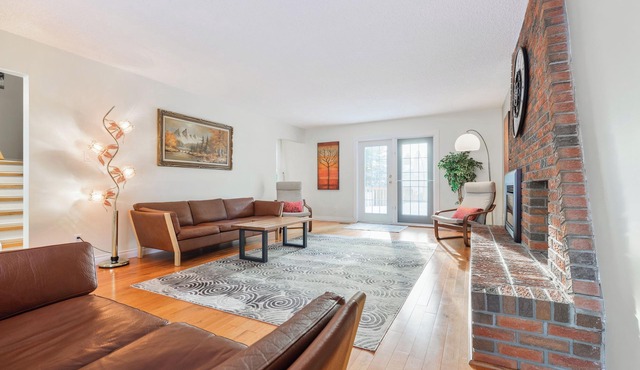 ⭐️Comfy and Classic 5 bedroom Home⭐️ King Bed🛏 Pool Table🎱3 Min from WEM🛍🎉❤️
