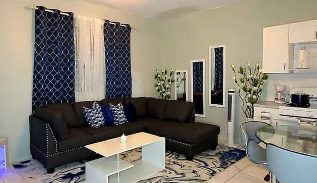 Comfy apartment 2 minutes away from the beach! W/JEEP price differs!