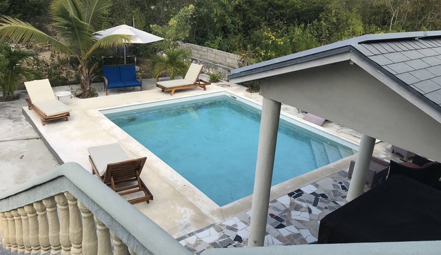Comfy Apartment 15E in quiet Sagusta Gardens PLS with pool view