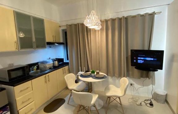 Comfy Artsy Studio in BGC