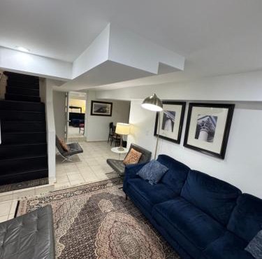 COMFY Basement Home 2 Bdrm1Den 3Queen Beds