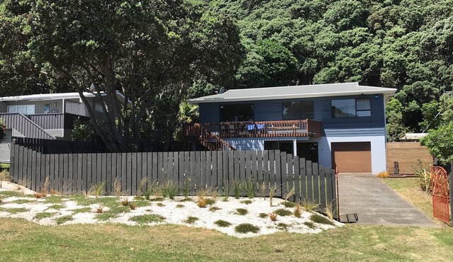 COMFY BEACHFRONT FAMILY BACH