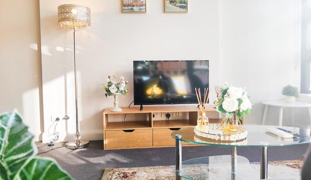 Comfy & Bright 1 Bed Apt Olympic