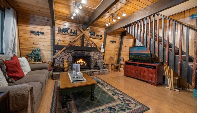 Comfy Cubby - Cozy mountain home in a great location near Bear Mountain Ski Resort