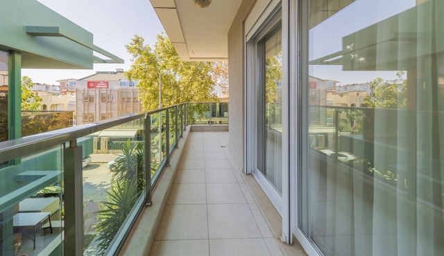 Comfy Flat w Balcony 8 min to Duden Park