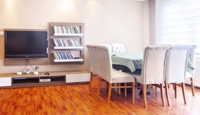 Comfy Flat with Balcony in Atasehir