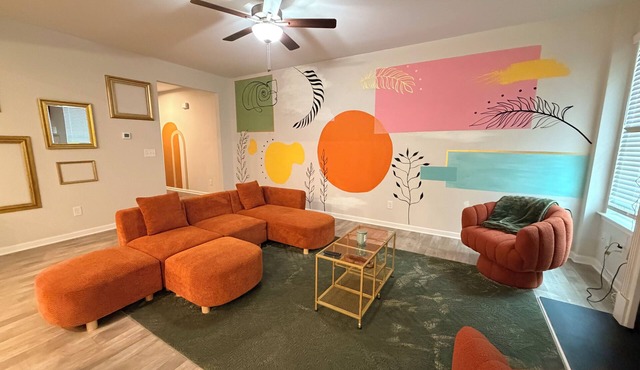 Comfy Green Room- Shared Home in Austell! Close to downtown, airport & six flags