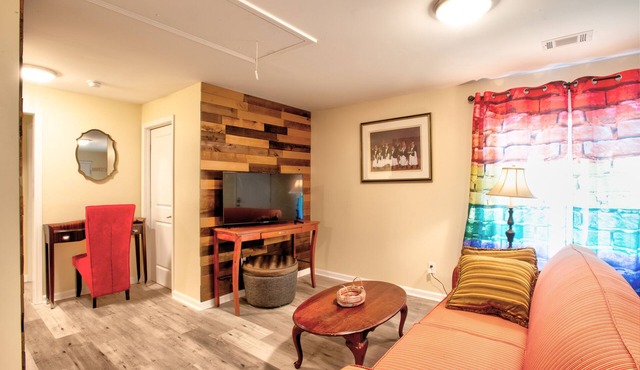 comfy hide-out sleeps 5,2 bedroom 1 bath