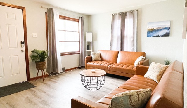 Comfy Home in Niagara Falls USA | Free Parking