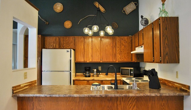 Comfy Home with Library near Airport & Trails