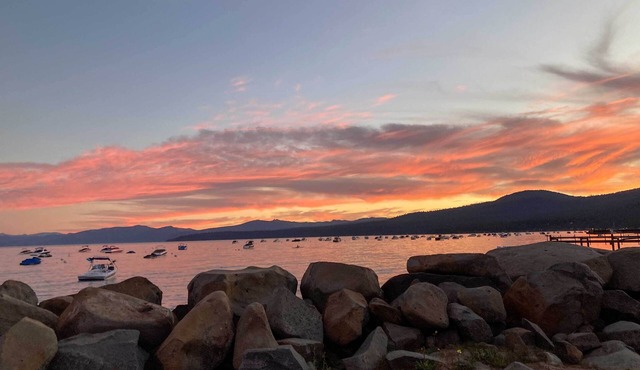 Comfy Lake Tahoe Condo w/Private Beach Access!