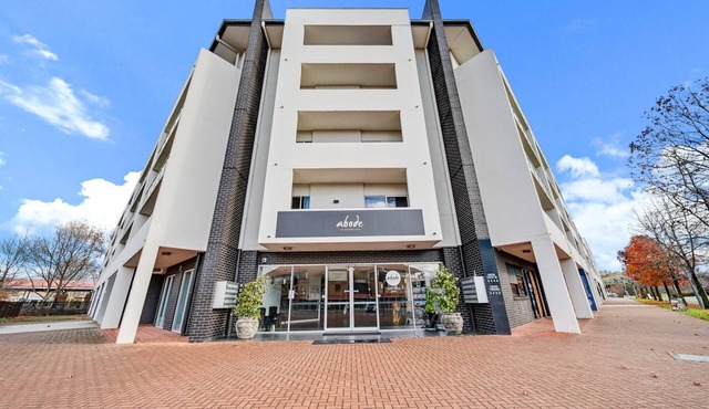 Comfy Lakeside 1-Bed with Secure Parking