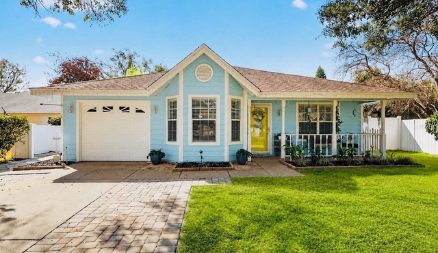 Comfy Mount Dora Cottage - King Bed - Updated & Clean!