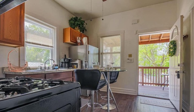 Comfy One Bed Apartment in Forest Park