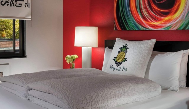 Comfy Room w/Fun Decor Near Pike Place Market & Space Needle