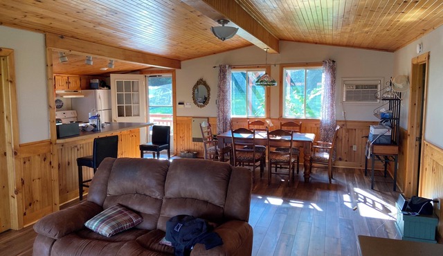 Comfy St Lawrence getaway for Fisher or birdwatcher or for a family vacation
