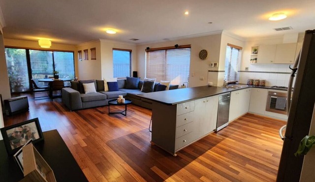 Comfy, Stunning, Modern & Well Located