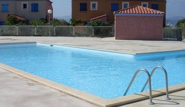 Comfy villa with AC, lake view - 5 guests