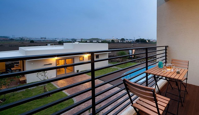 Comma & Resort