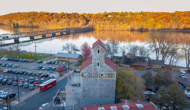 Commander-North Bin. DT Stillwater. River Views!