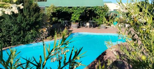 Commodore Court Motel