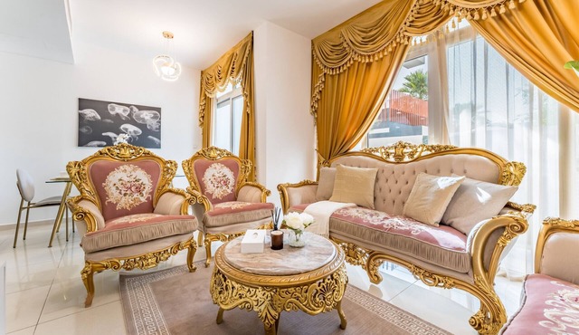 Community and Pool View 3BR Townhouse, Minutes from Desert Camp,DAMAC Hills 2