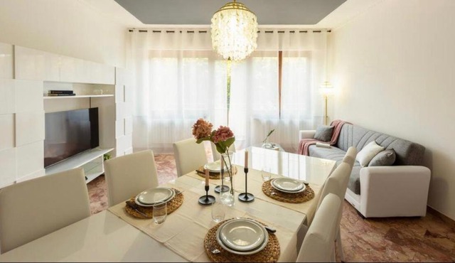 Como Diamond Apartment