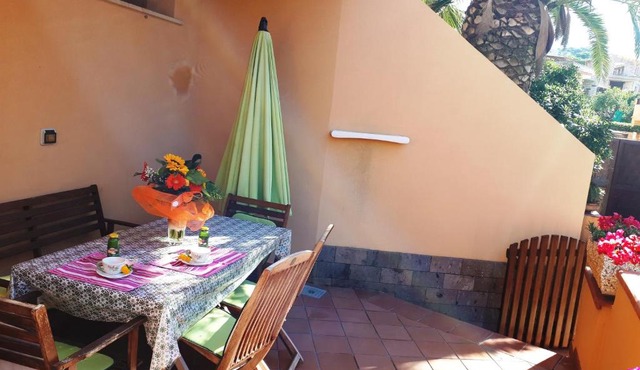 Comodo appartamento in villa 150 mt dal mare