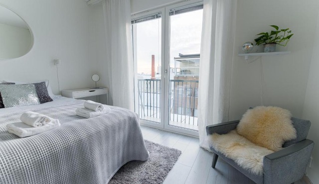 Compact high quality top floor studio in perfect location