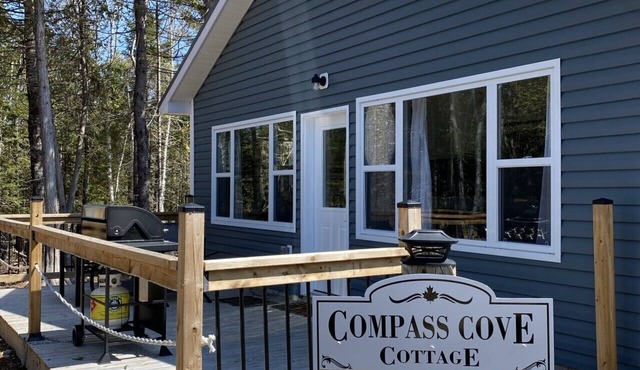 Compass Cove Cottage with Hot tub