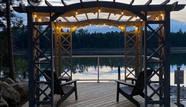 Compass Cove Cottage with private Hot tub
