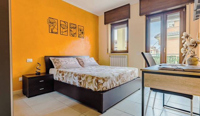 Complete and fully equipped, lively and colorful apartment in the center of the city.