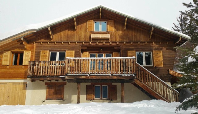 complete chalet on garden, at 5' of the trcks
