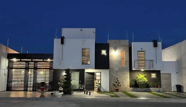 Complete house Paseos de Chavarría 300 M with almost totally roofed spaces.