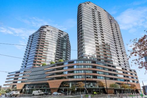 Complete Host Collins St Apartments