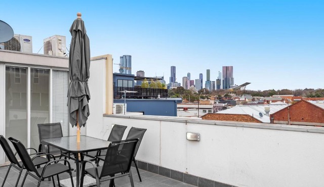 Complete Host Fitzroy Townhouse