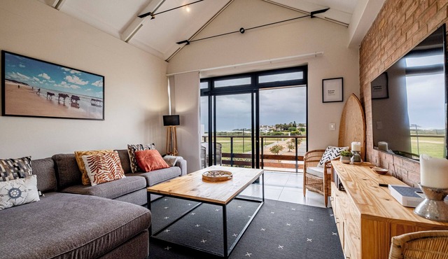 Complete, Modern 2 bedroom, 2 bathroom Apartment on the beach