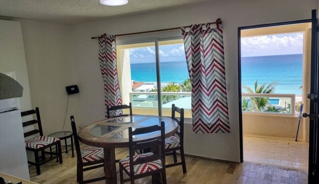 Complete Ocean front view Apartment + kitchen + bathroom 2 beds for 4 people