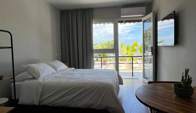Complete studio with bay view