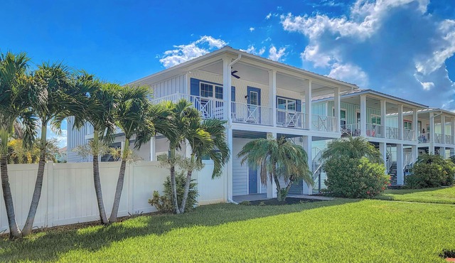 COMPLETELY COASTAL! PRIVATE HEATED POOL! 3 BR 2 BA Close to John's Pass!