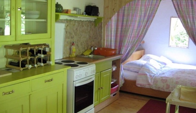 Completely detached, comfortable mountain hut with wood-burning stove + power supply