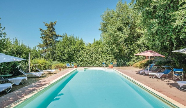 Completely independent hayloft in a complex of country houses in natural stone, recently renovated,