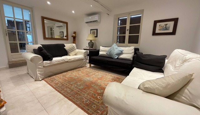 Completely refurbished house with swimming pool and jacuzzi with covered terrace