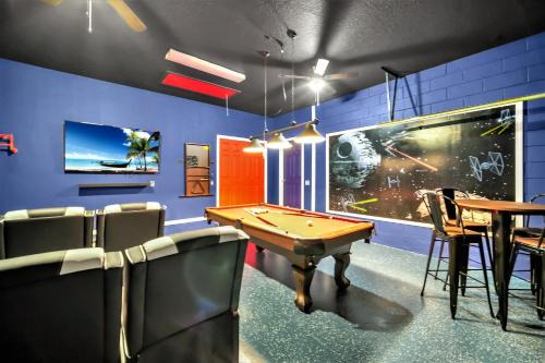 Completely Remodeled 5 Bedroom Disney Pool Home
