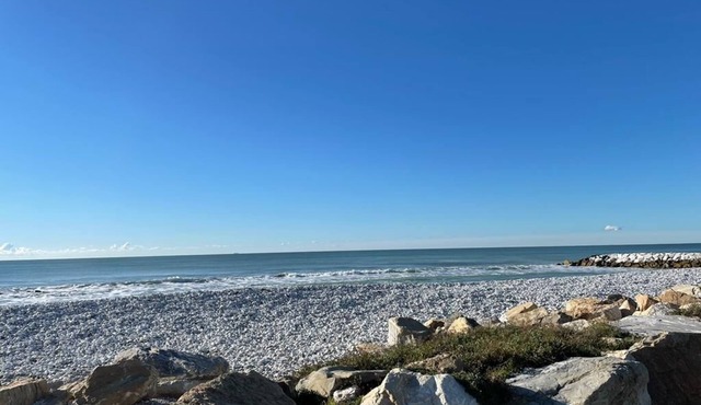 Completely renovated apartment, new furniture, 100 meters from the sea