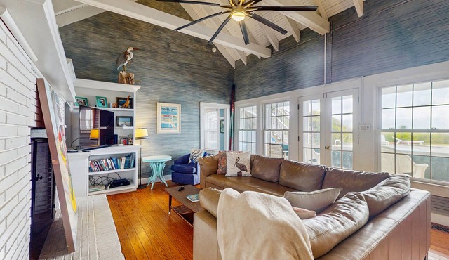 Completely renovated, oceanfront home with private pool, deck, WiFi & AC