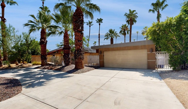 Completely-updated, family-friendly home w/private pool and spa
