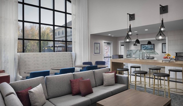 Complimentary Breakfast Buffet + Free Wi-Fi | Close to the Airport