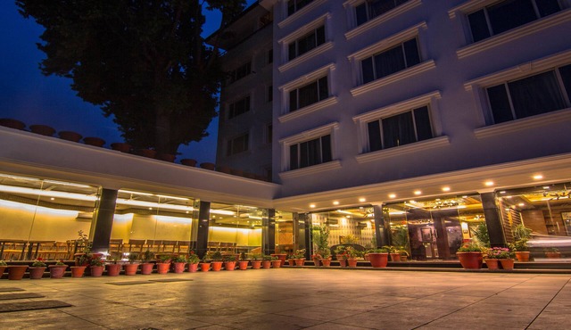Comrade Inn